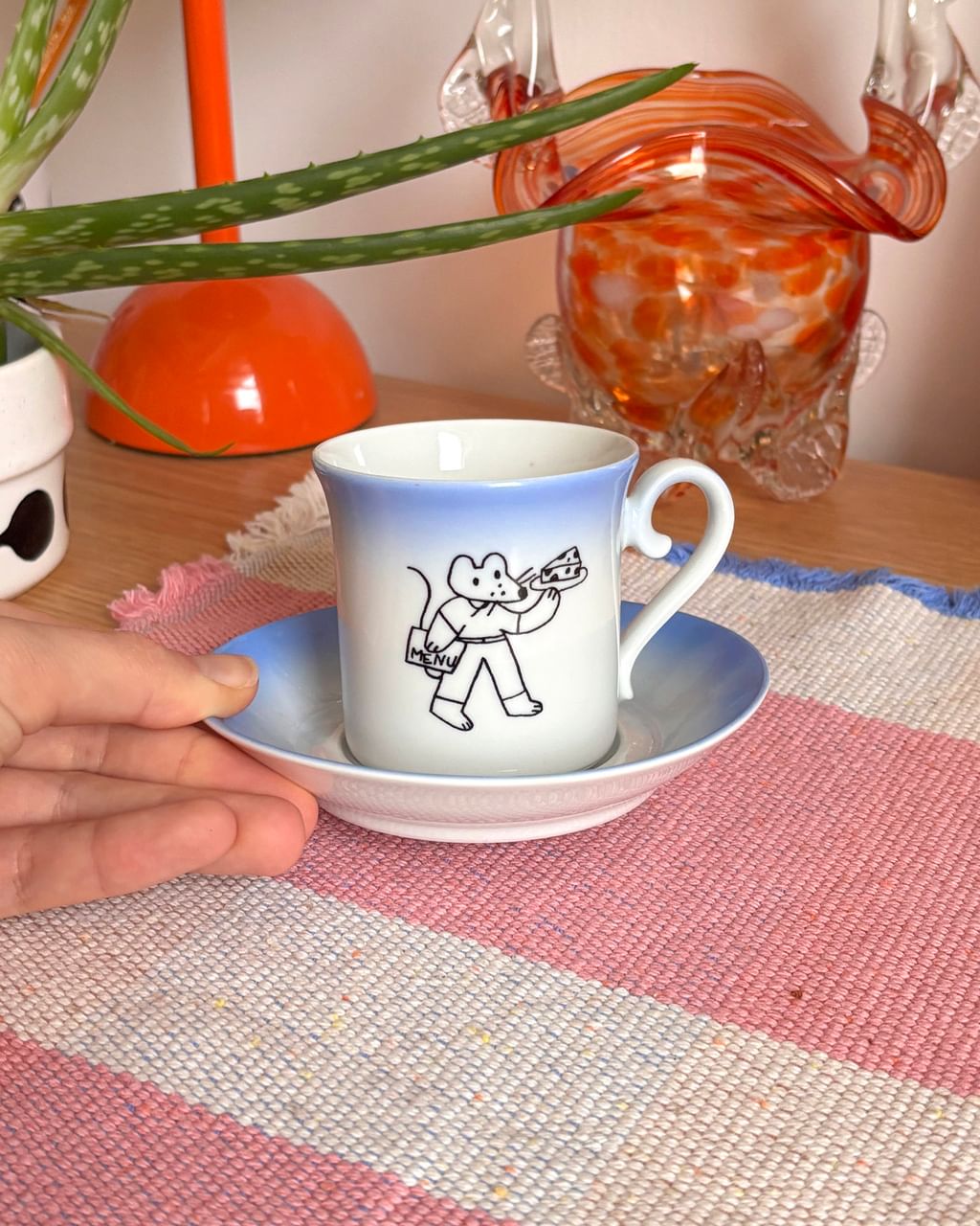 Filiżanka gradientowa z myszką i serkiem