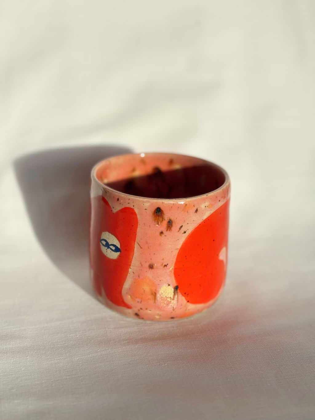 Czarka z czerwonym kotem