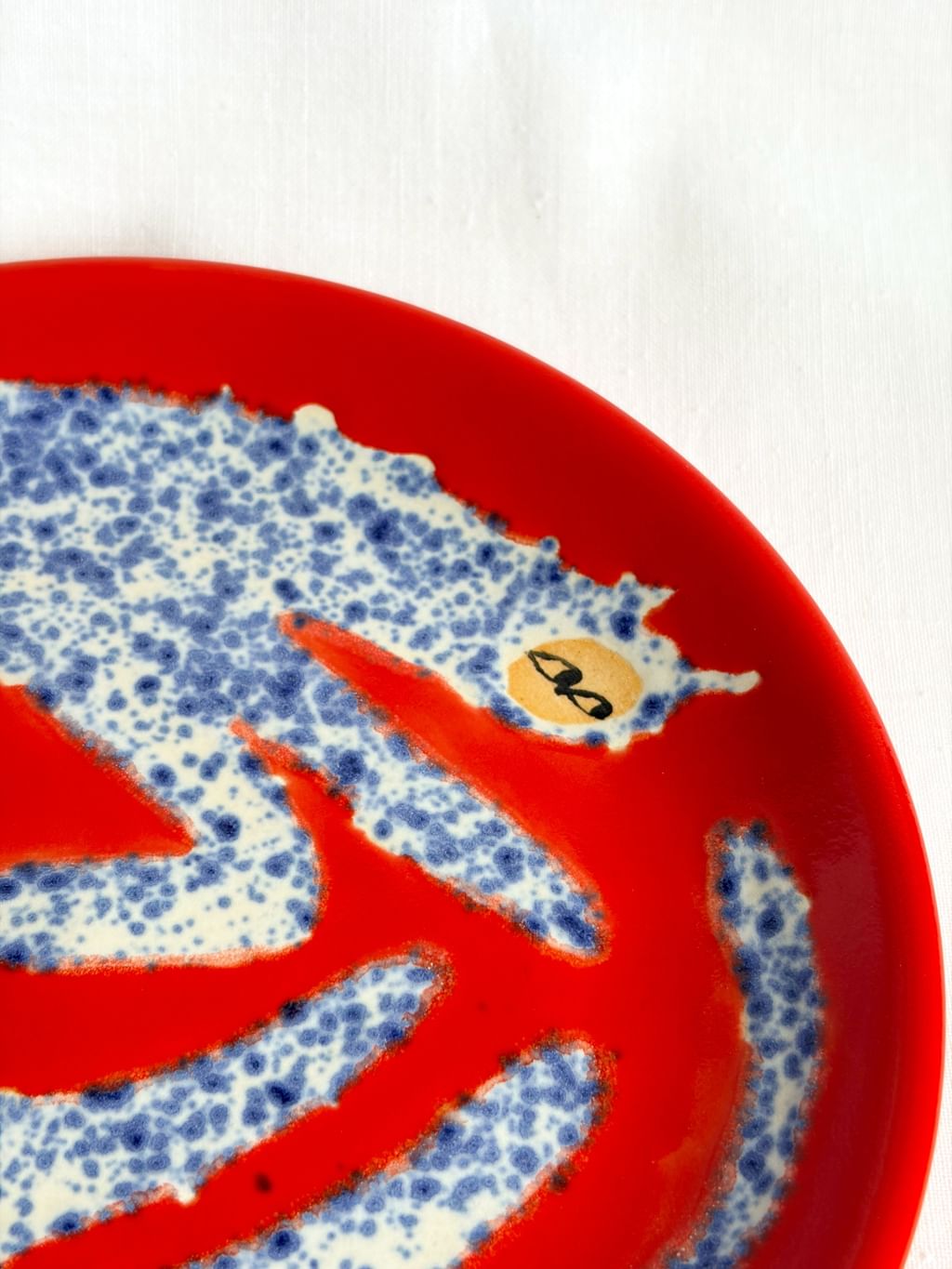 Talerz ceramiczny ze stworkiem