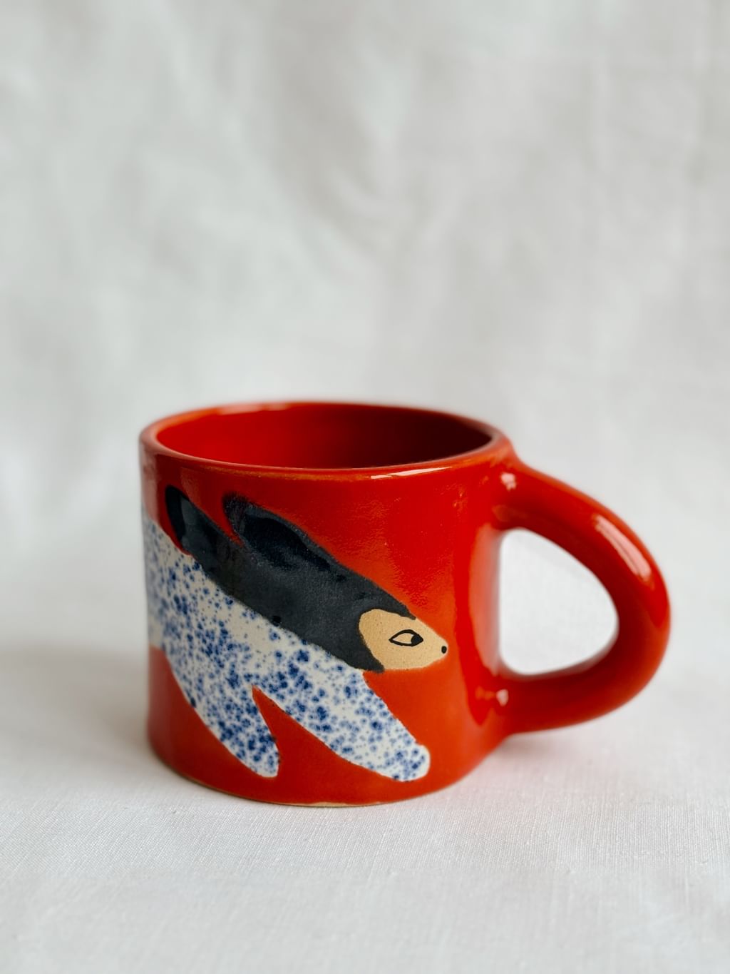 Kubek ceramiczny z królikiem