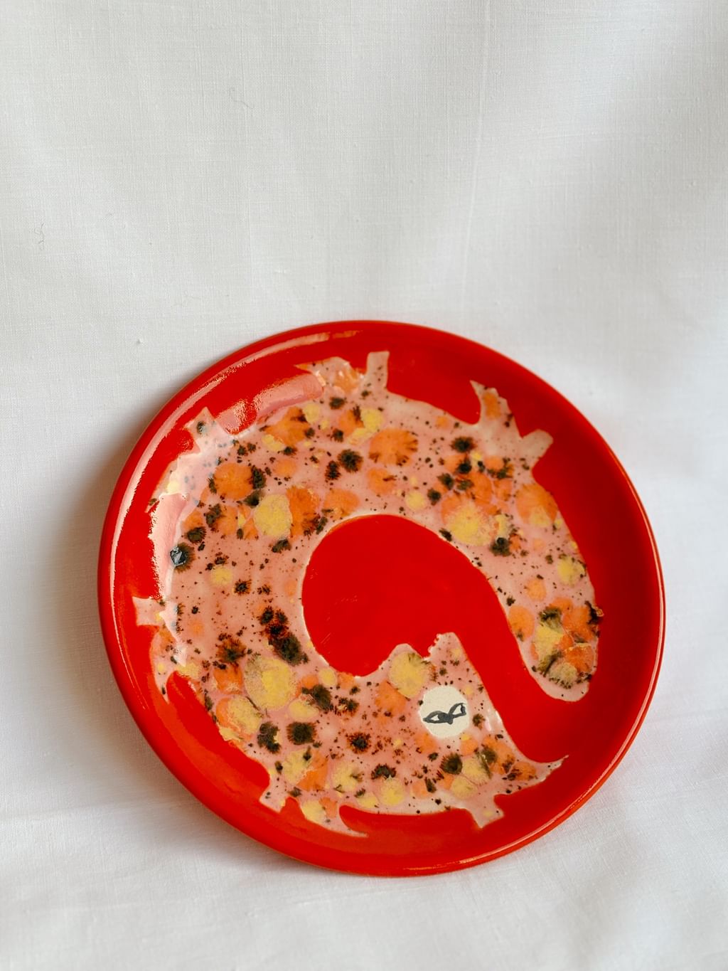 Talerz ceramiczny z różowym kotem