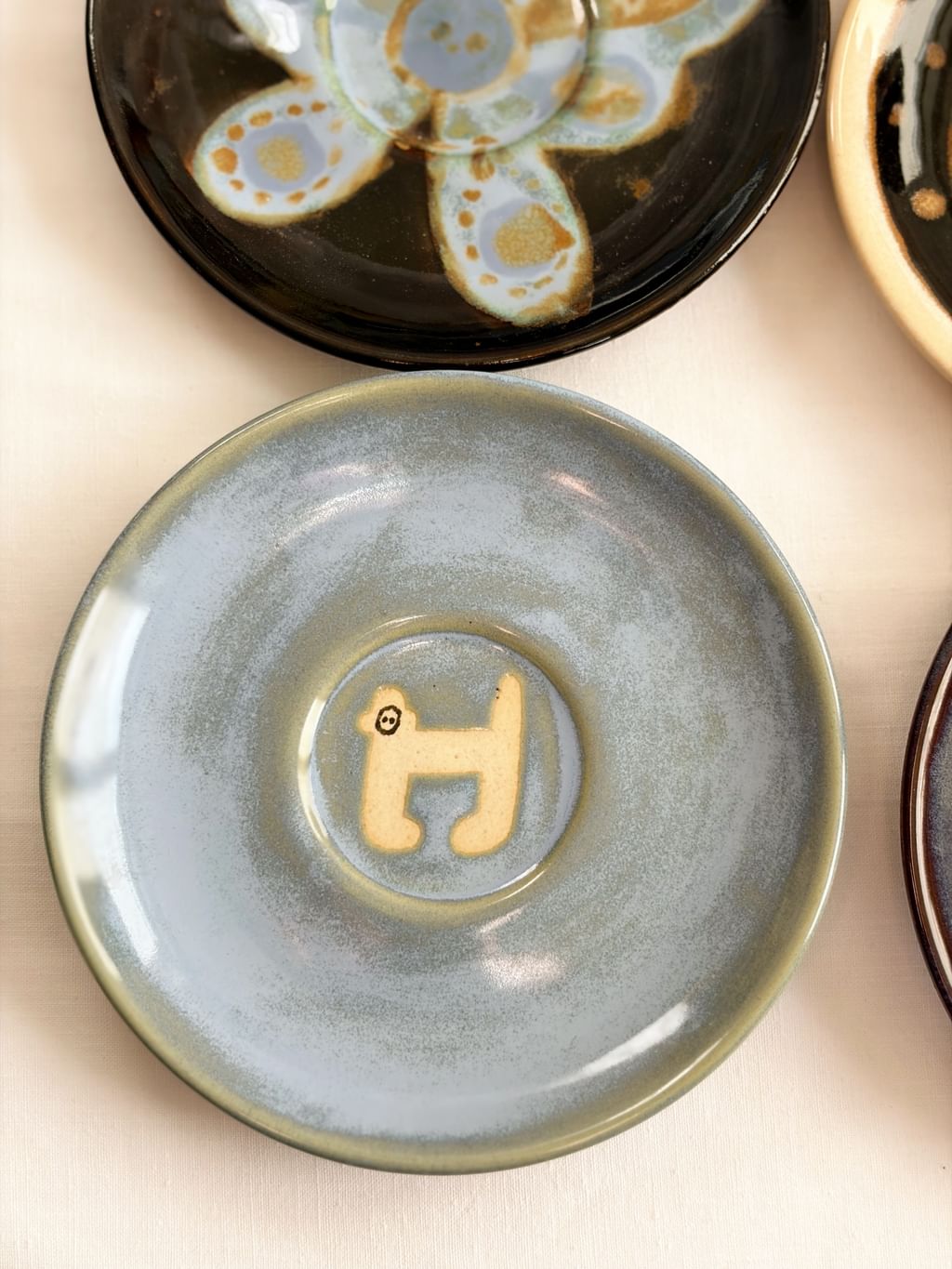 Talerz ceramiczny mini z małpą 