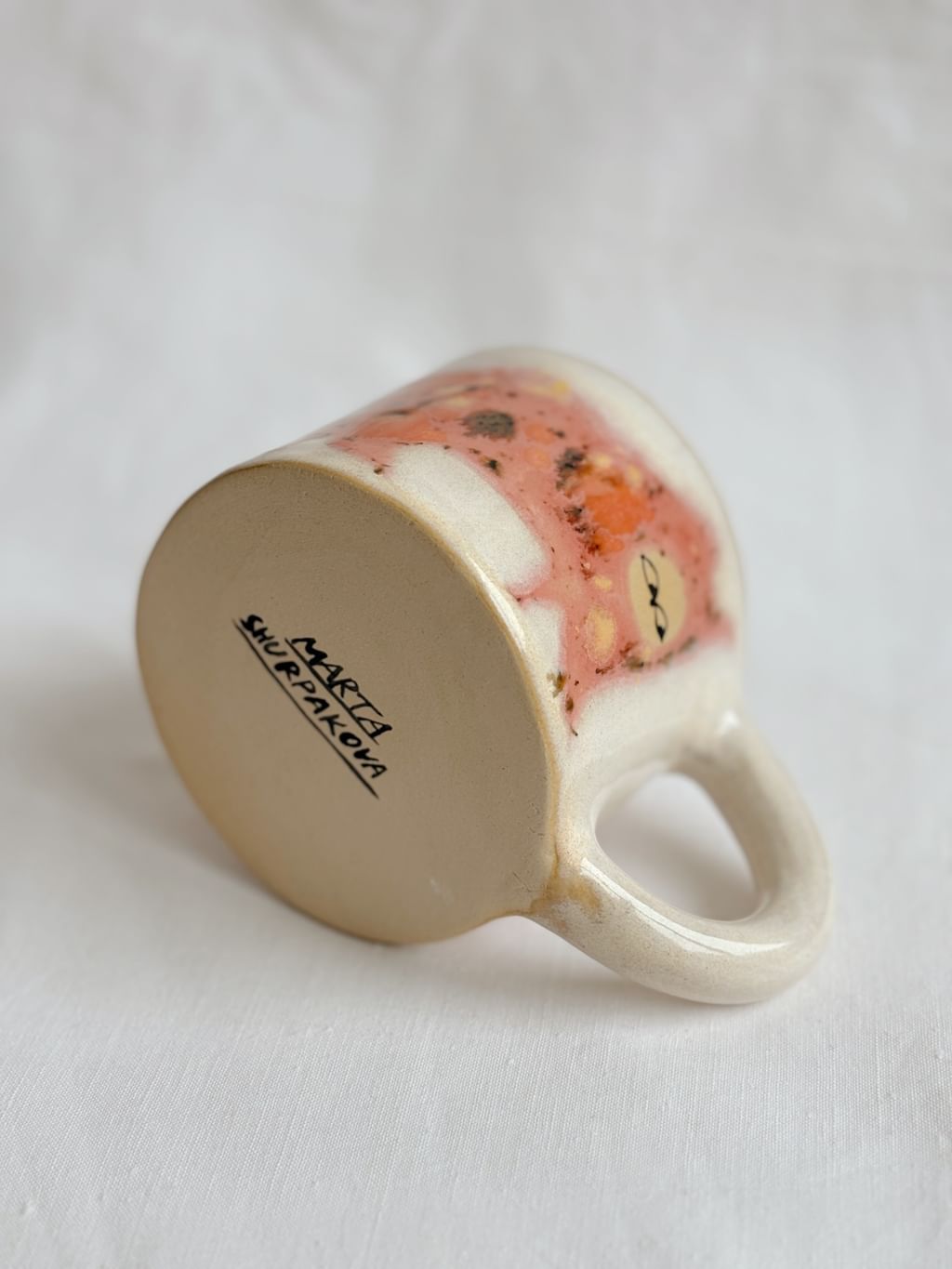 Kubek ceramiczny z różowym kotem