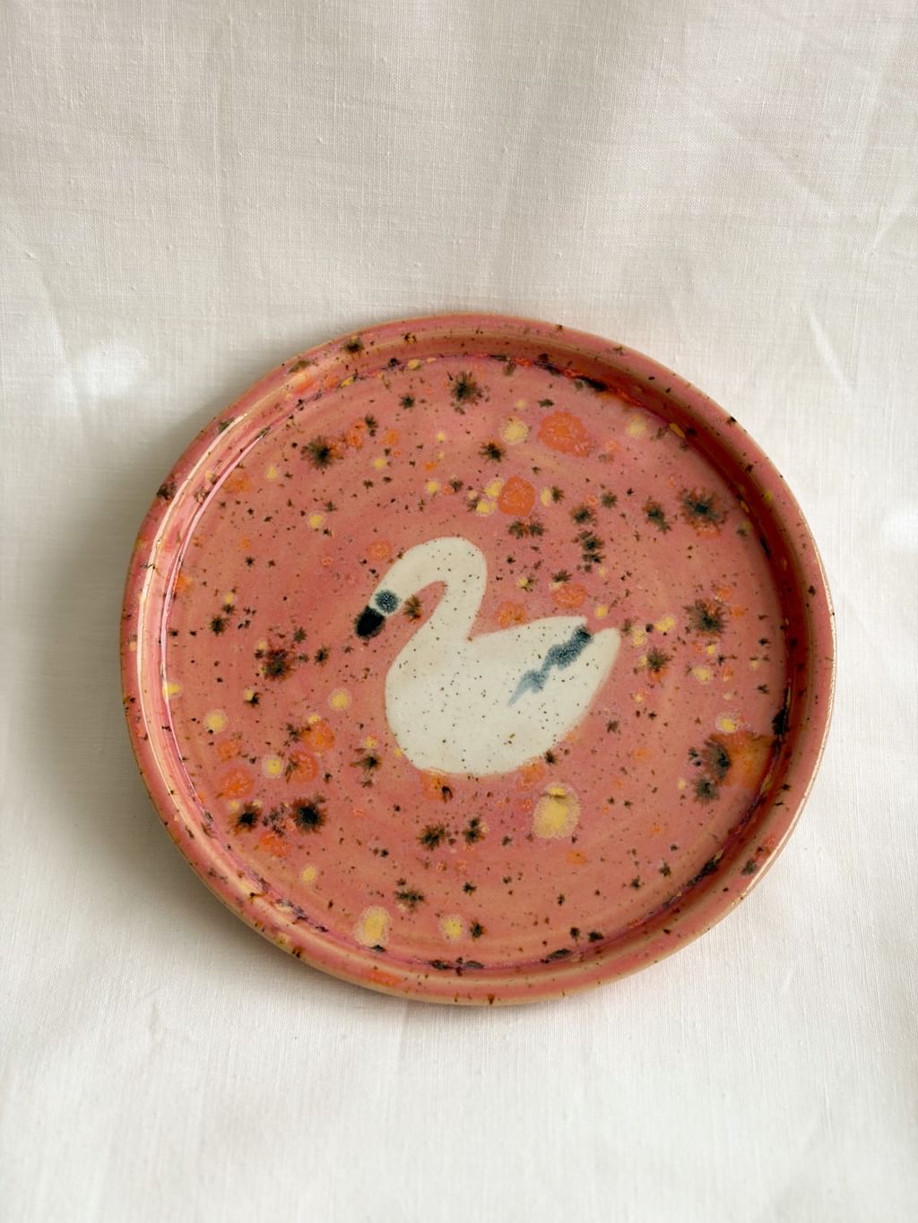Talerz ceramiczny z łabędziem