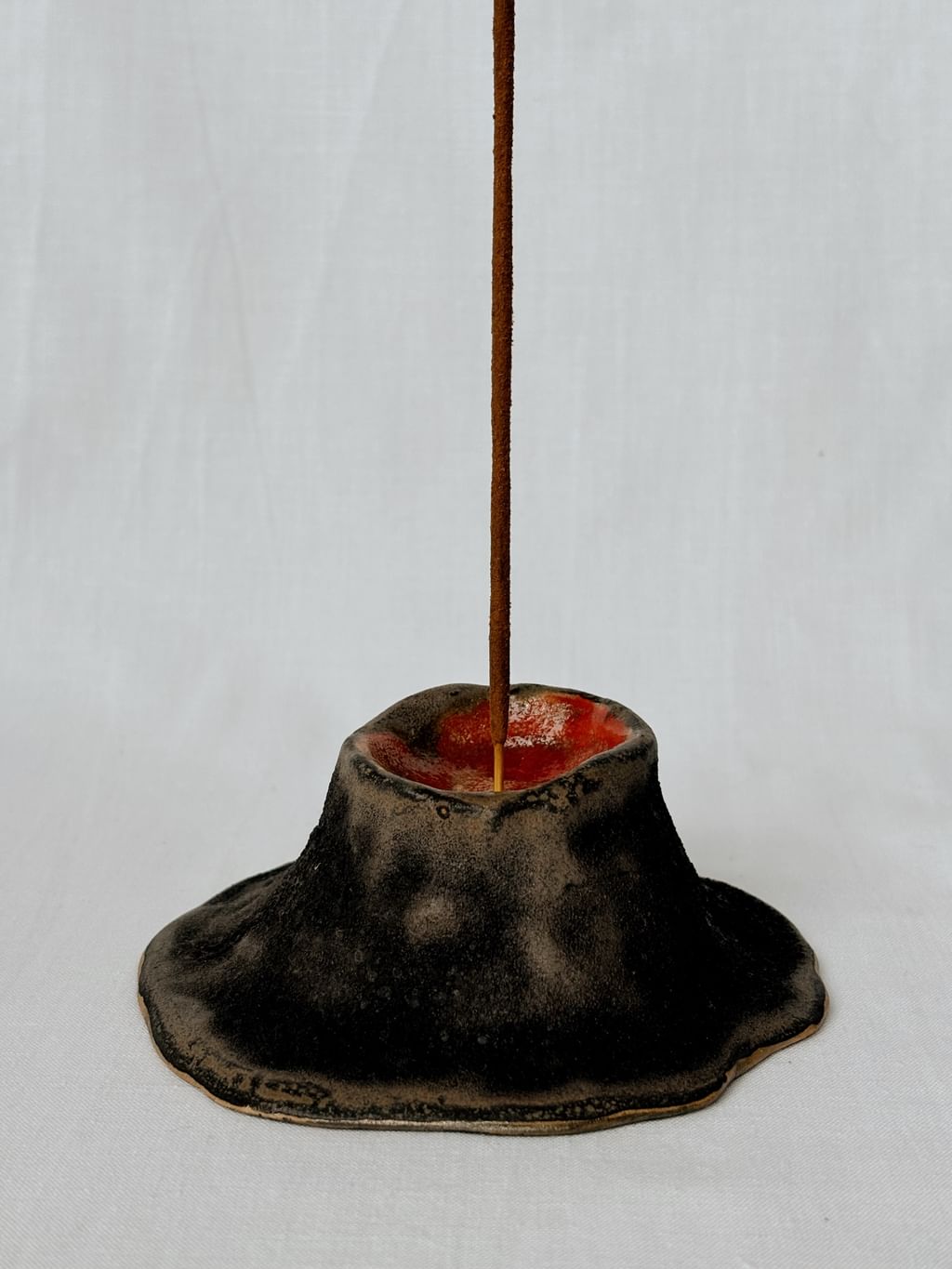 Ceramiczne trzymadełko na kadzidło „Wulkan” 