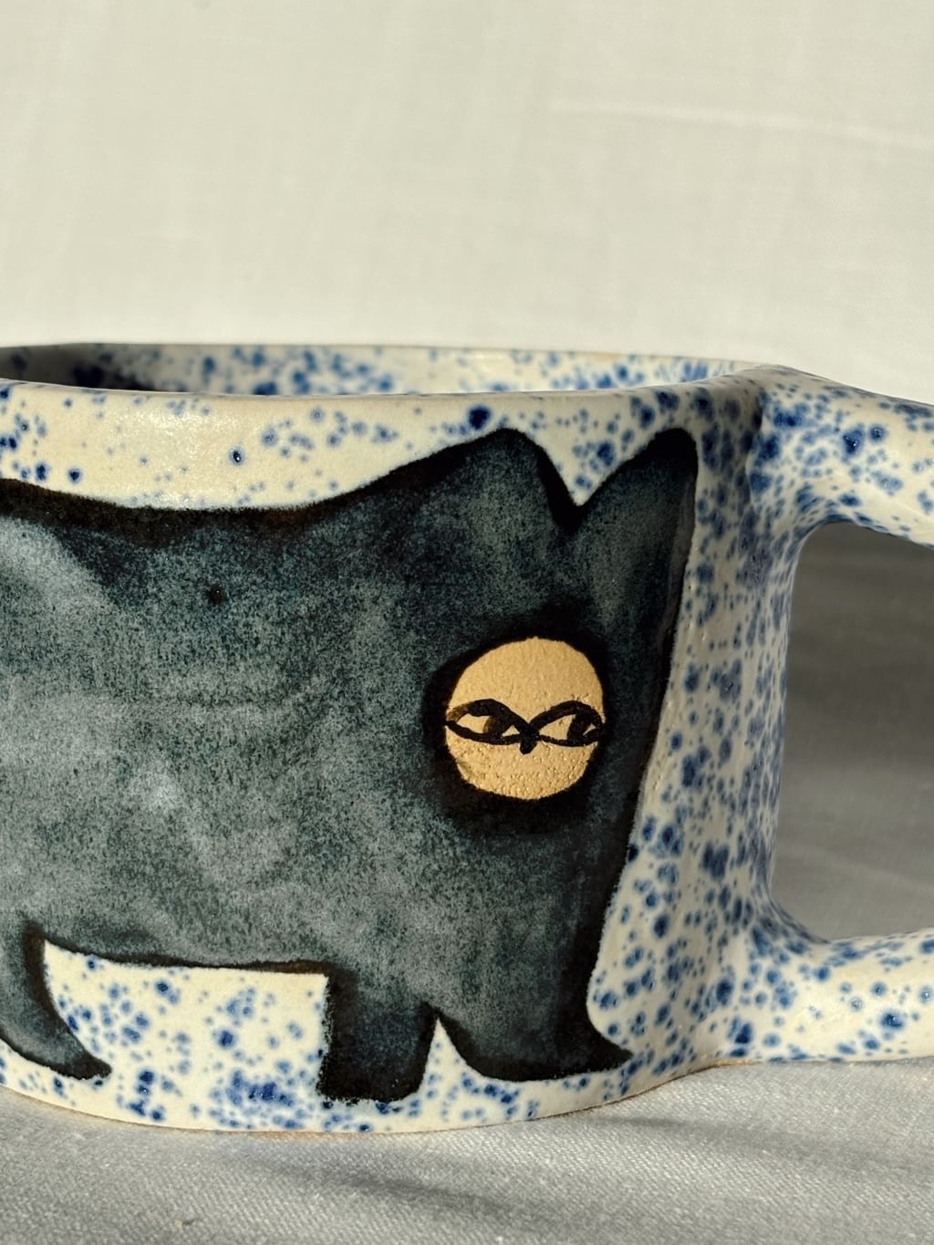 Kubek ceramiczny z granatowym kotem  