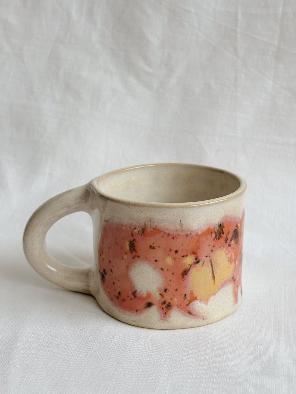 Kubek ceramiczny z różowym kotem