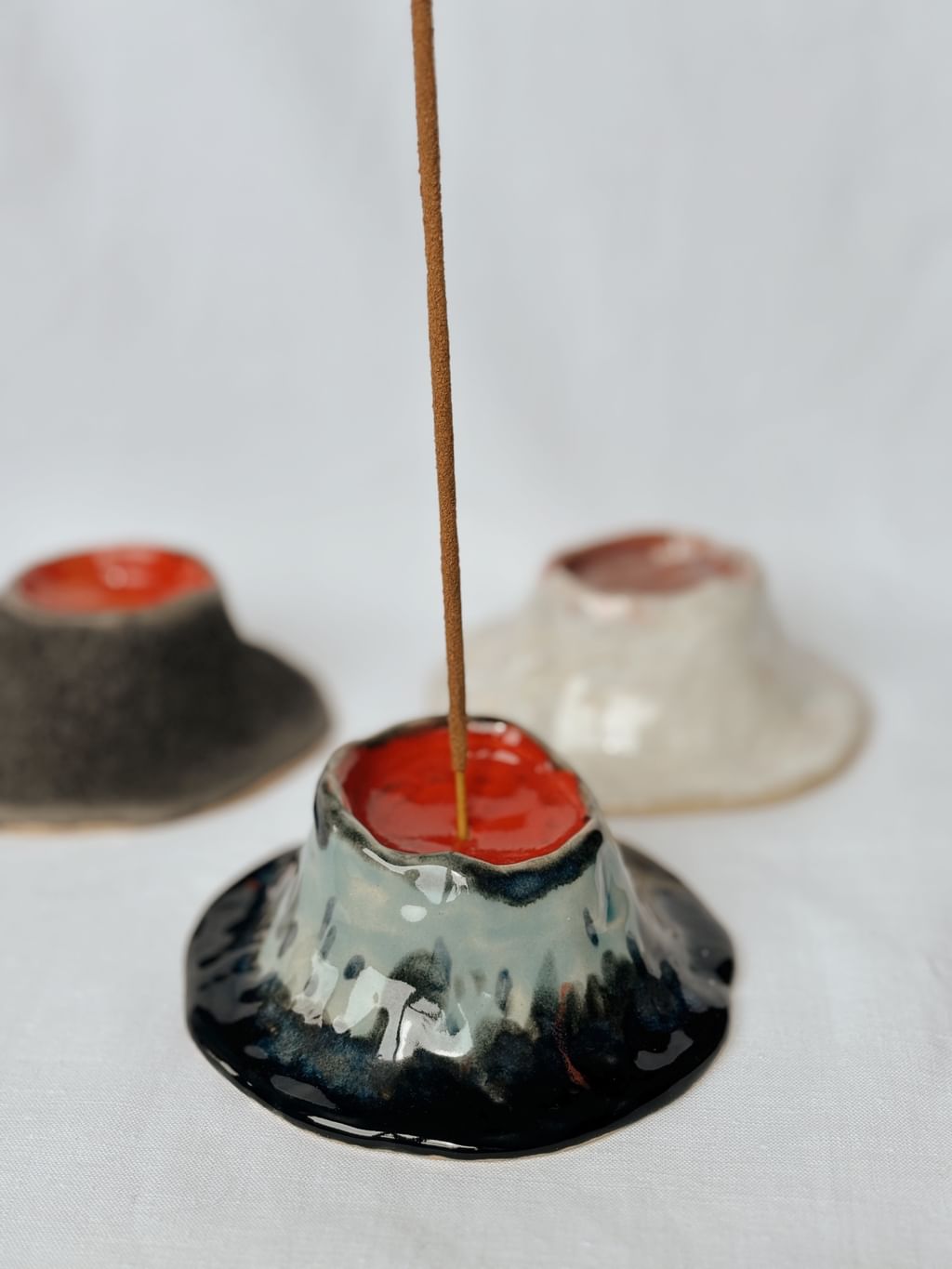 Ceramiczne trzymadełko na kadzidło „Wulkan”