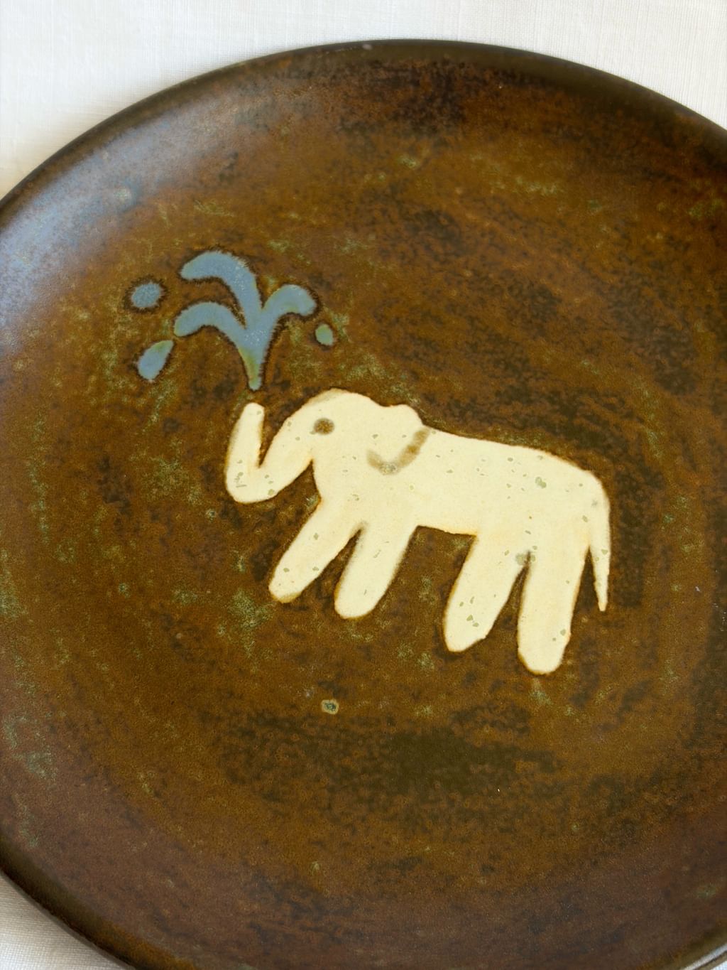 Talerz ceramiczny ze słoniem