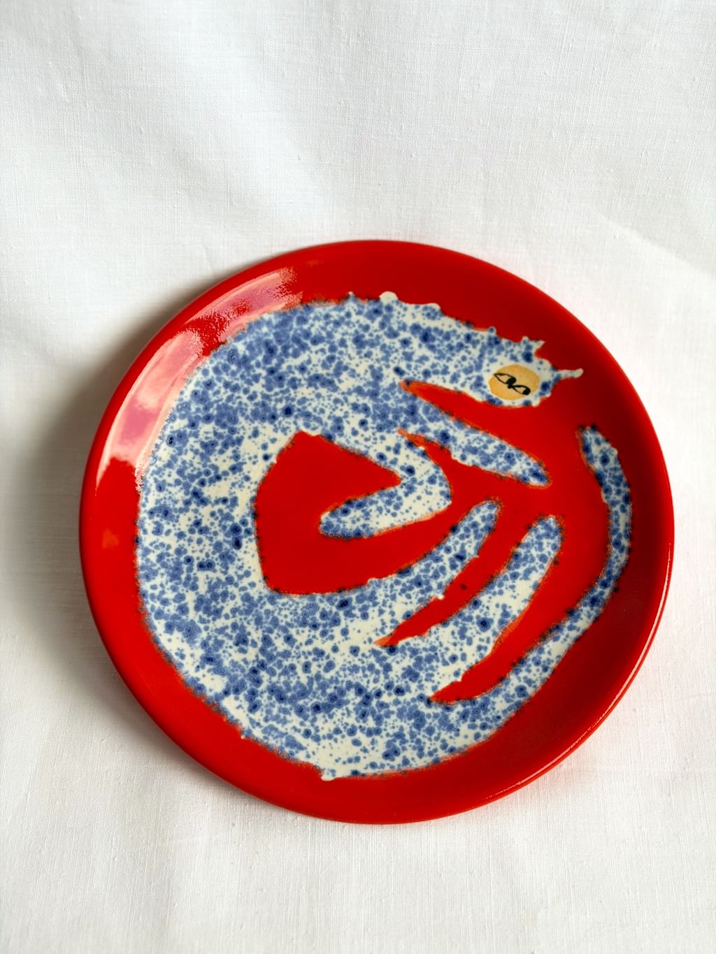 Talerz ceramiczny ze stworkiem