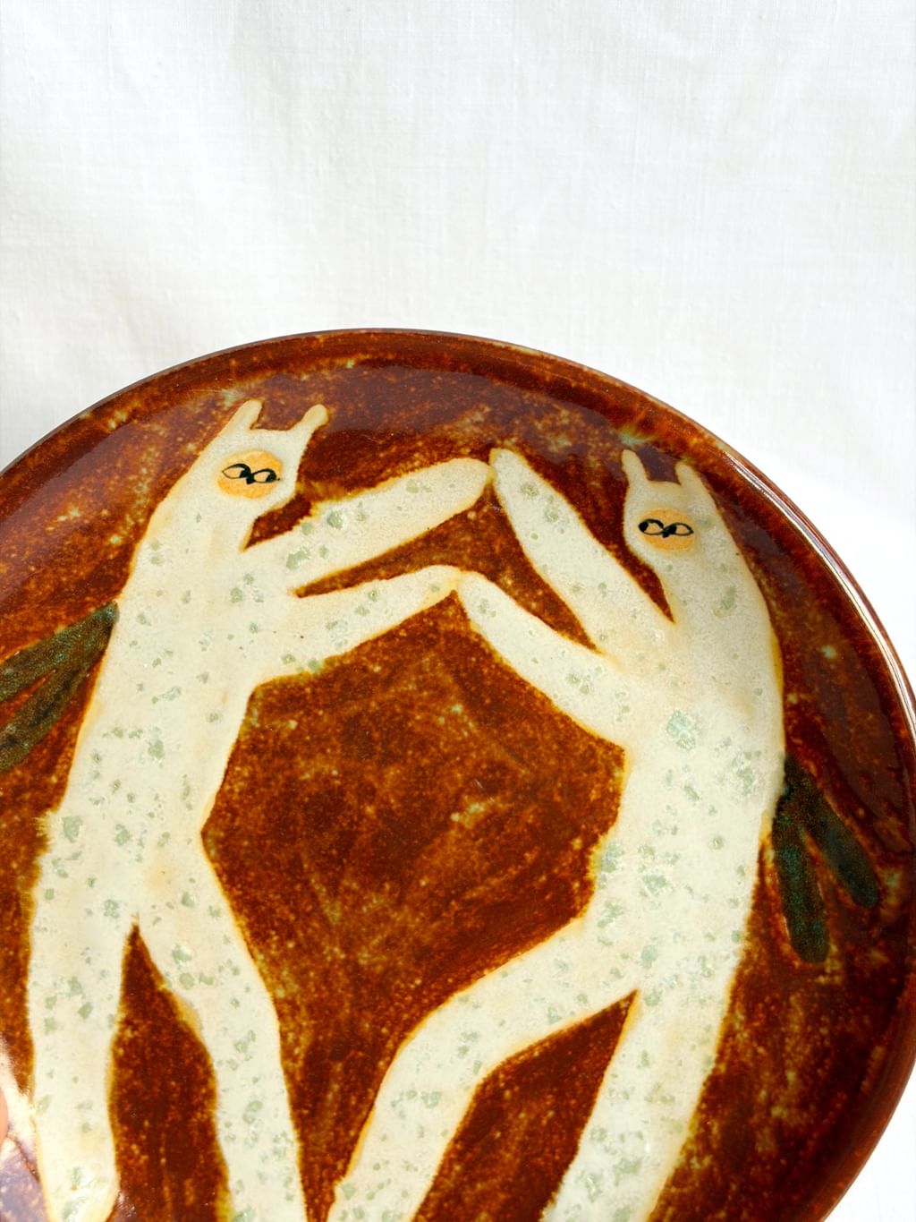 Talerz ceramiczny ze stworkami