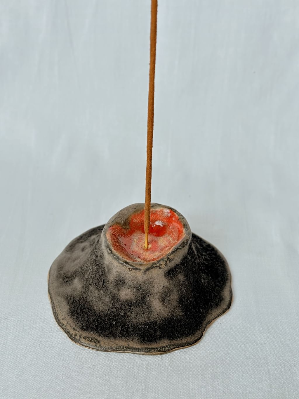 Ceramiczne trzymadełko na kadzidło „Wulkan” 