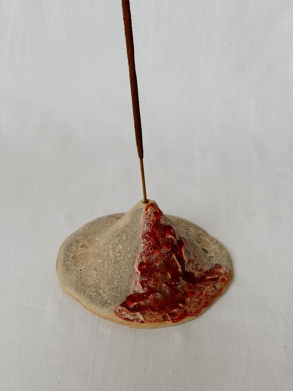 Ceramiczne trzymadełko na kadzidło „Wulkan” 