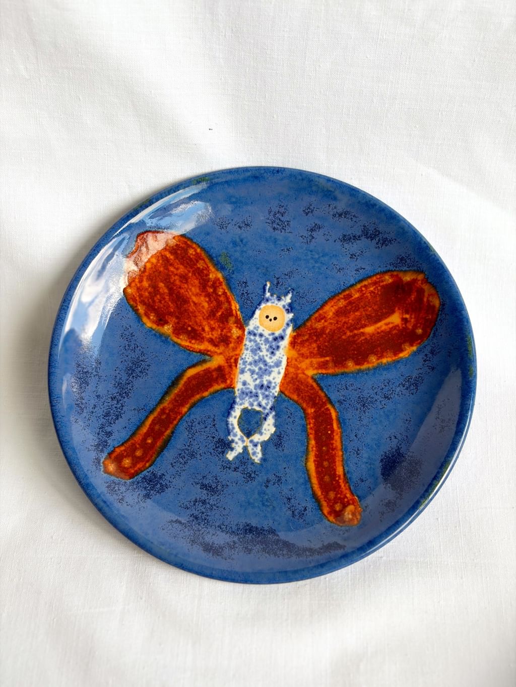 Talerz ceramiczny z motylem