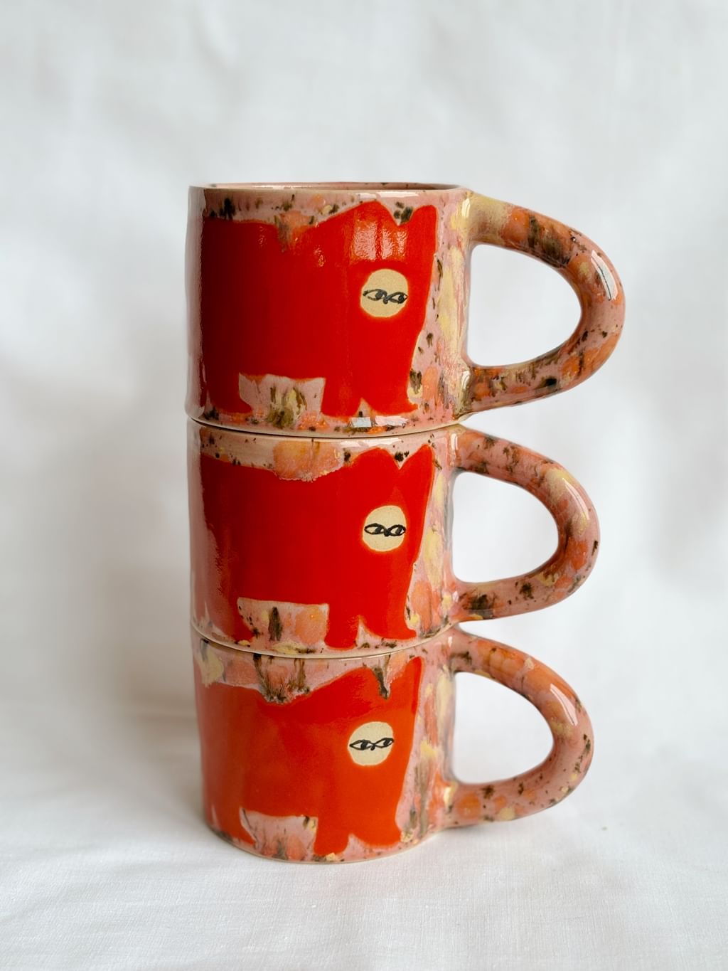 Kubek ceramiczny z czerwonym kotem