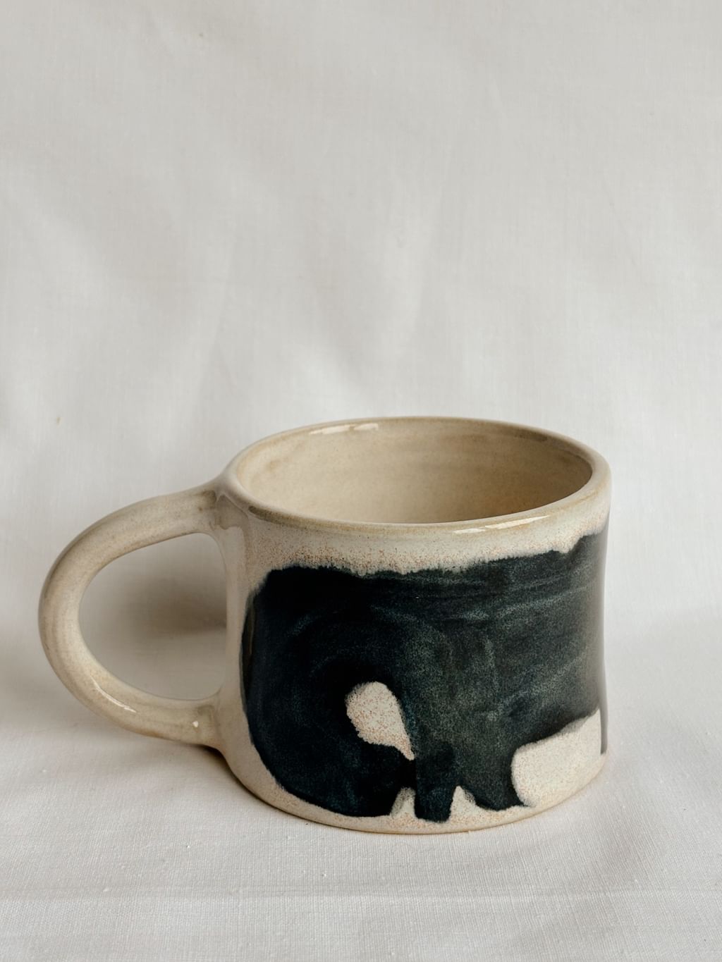 Kubek ceramiczny z granatowym kotem