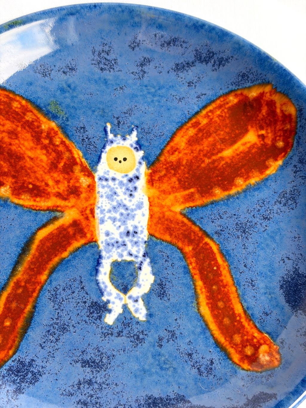 Talerz ceramiczny z motylem