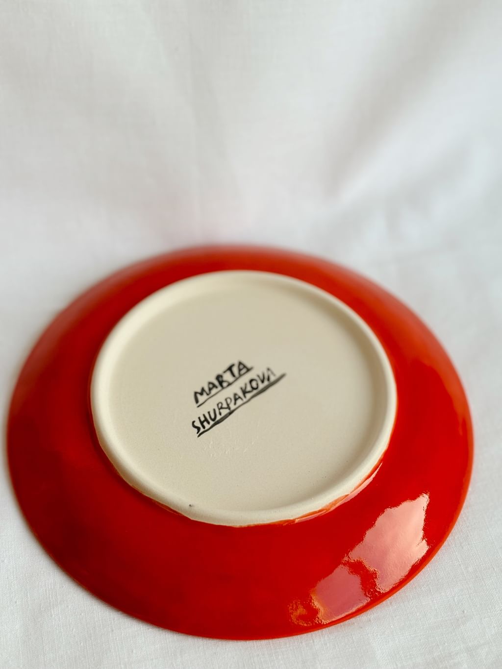 Talerz ceramiczny z różowym kotem