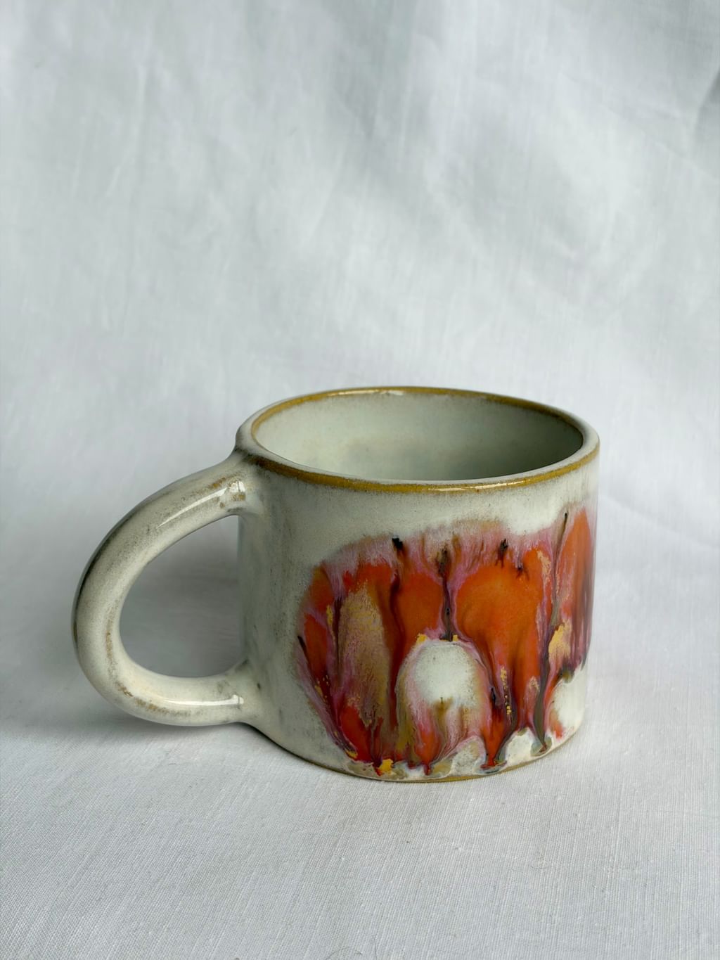 Kubek ceramiczny z różowym kotem