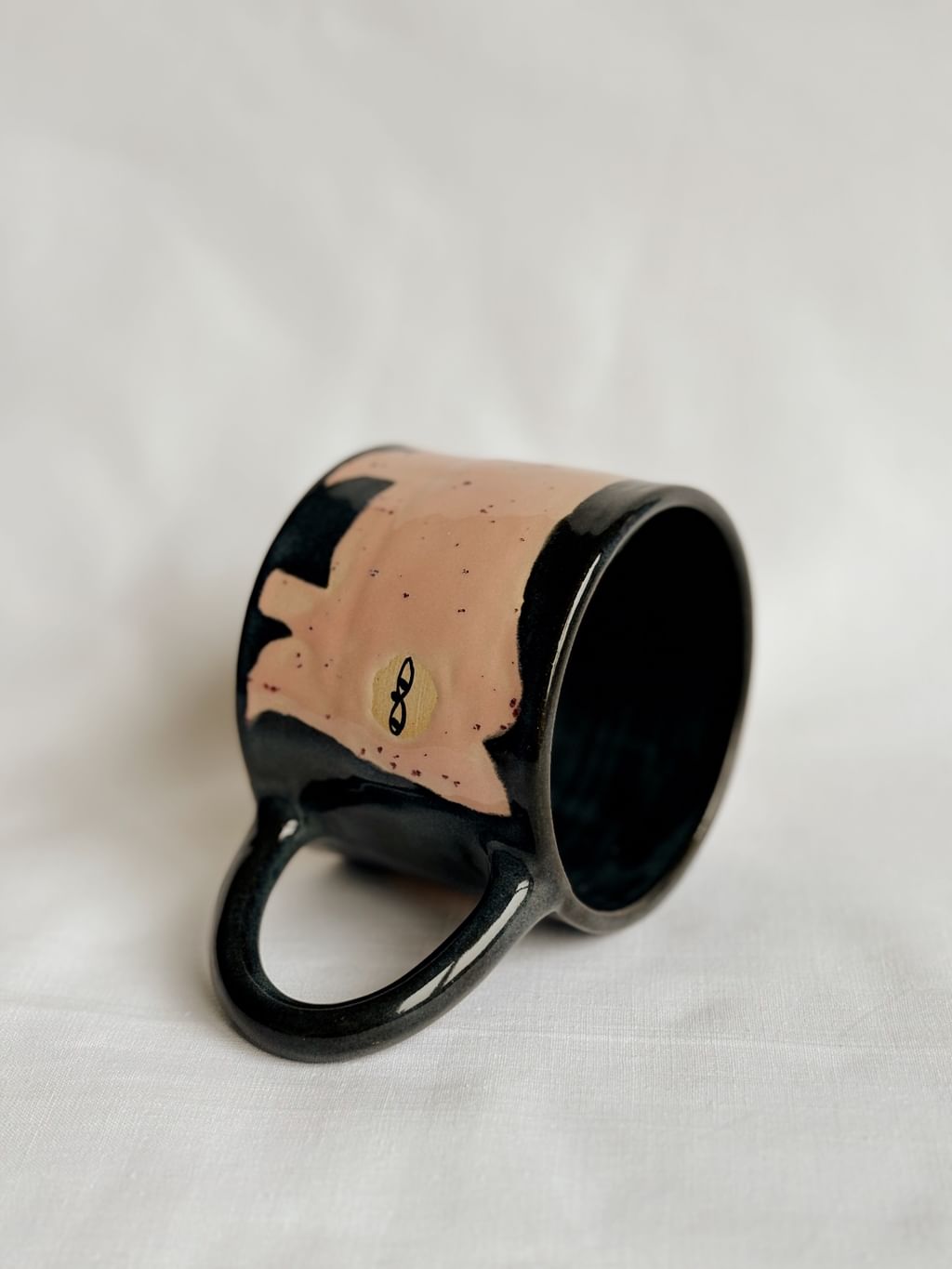 Kubek ceramiczny z różowym kotem