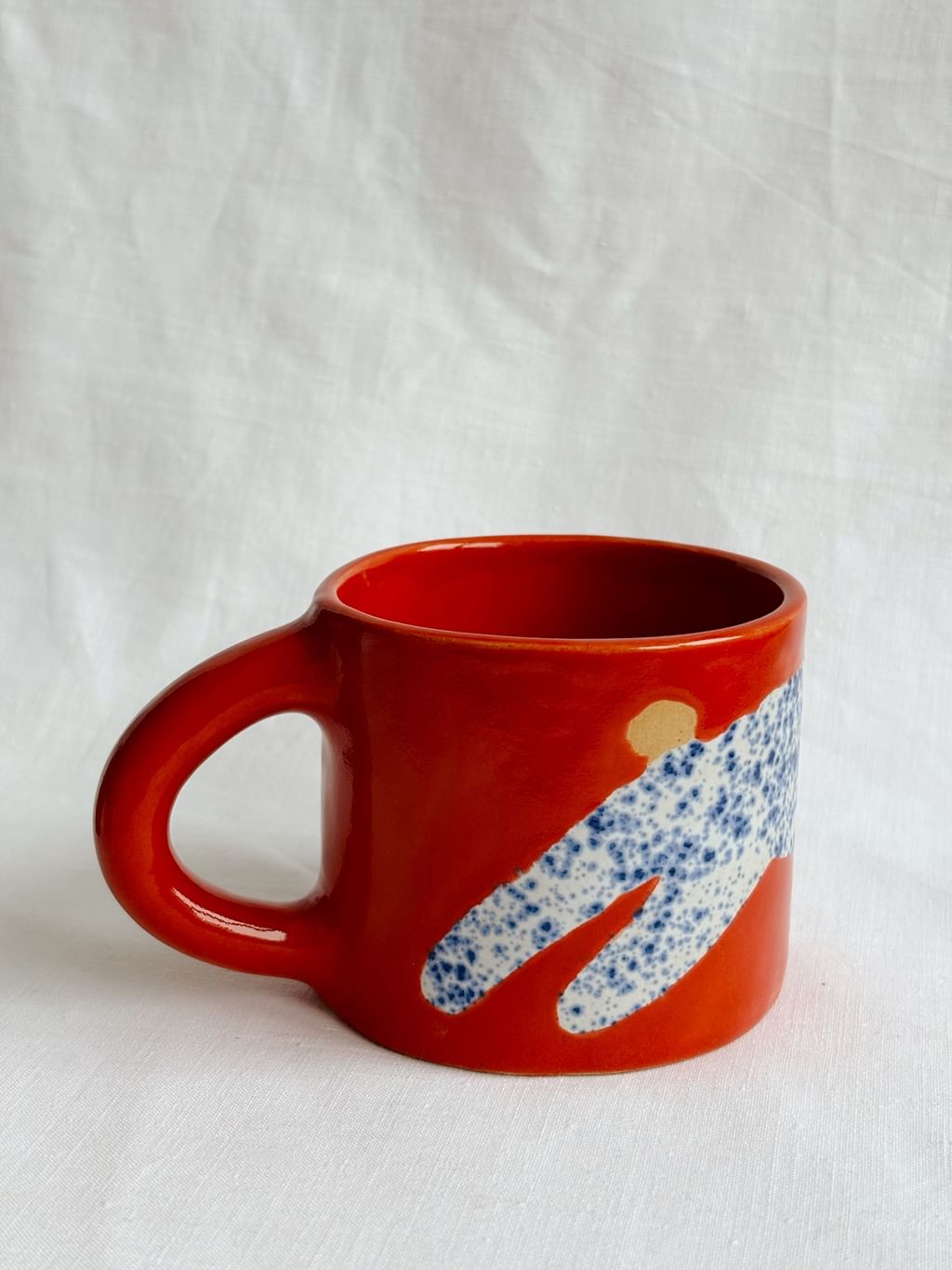 Kubek ceramiczny z królikiem