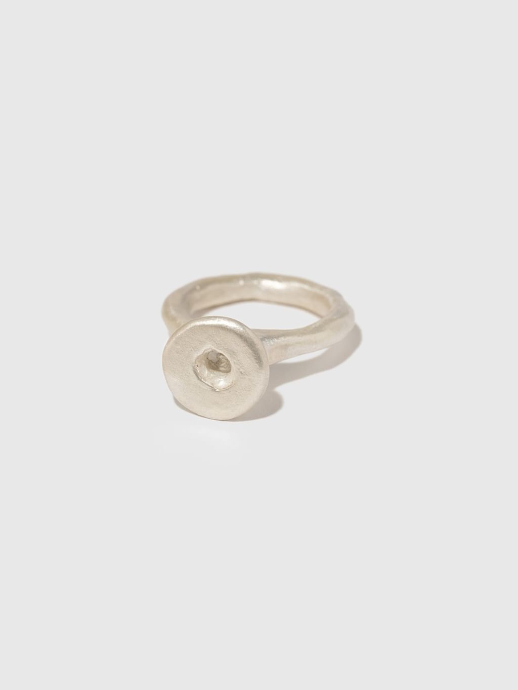 OMPHALOS RING