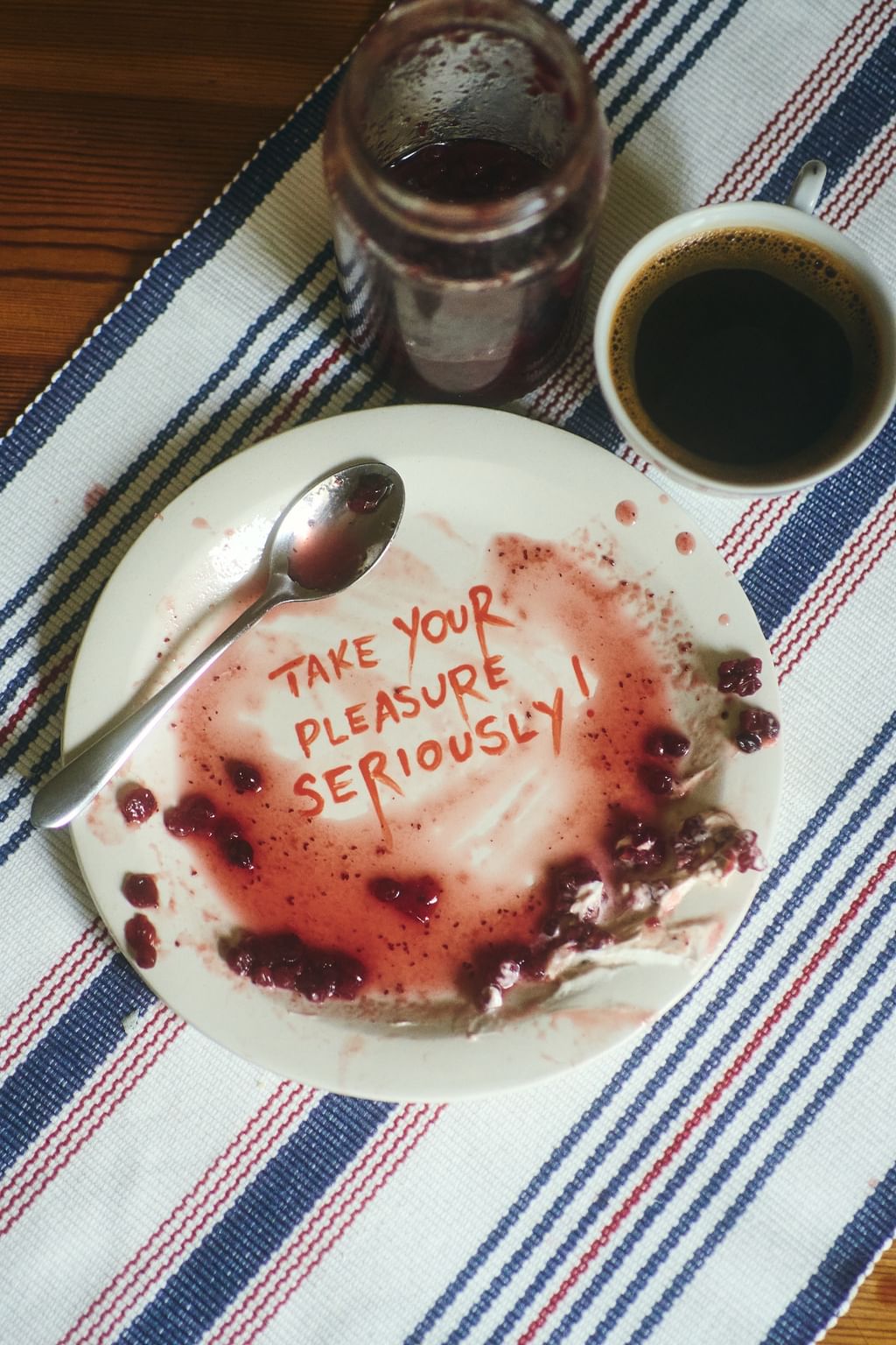 Talerz "Take your pleasure seriously"