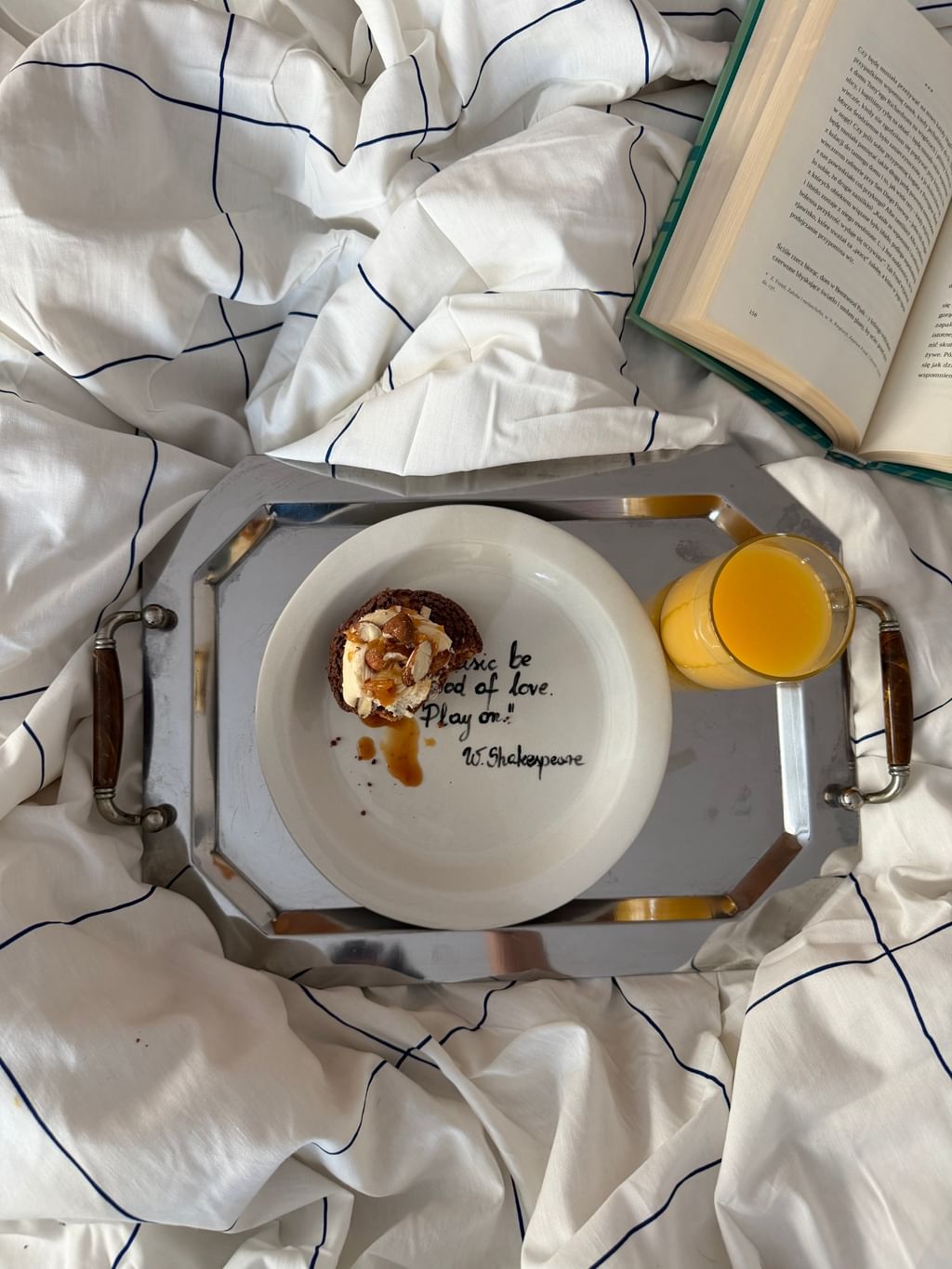 Talerz “If music be the food..."