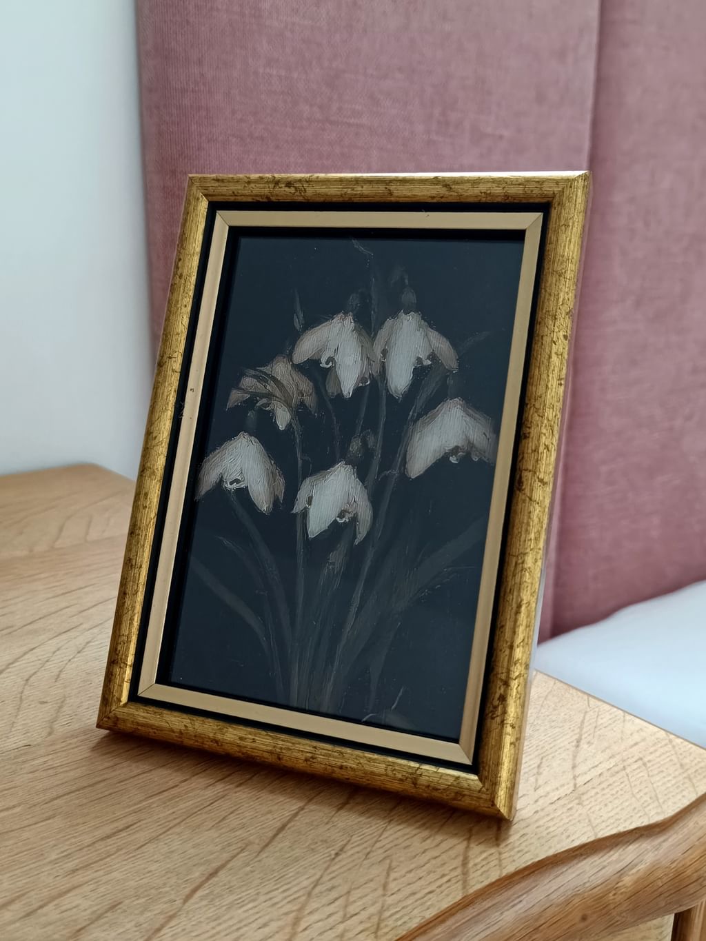 Obrazek Przebiśniegi na ciemnym tle w ramce