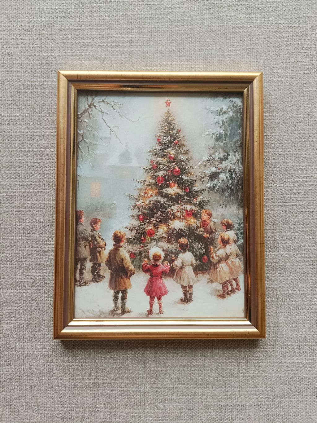 Plakat Dzieci przy choince w ramce