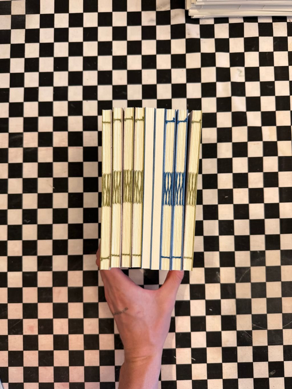 WDZIENCZNIK beżowo-oliwkowy